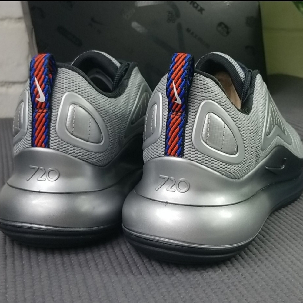 Nike Air Max 720 (GS) Athletic Shoe Silver - Picture 5 of 10